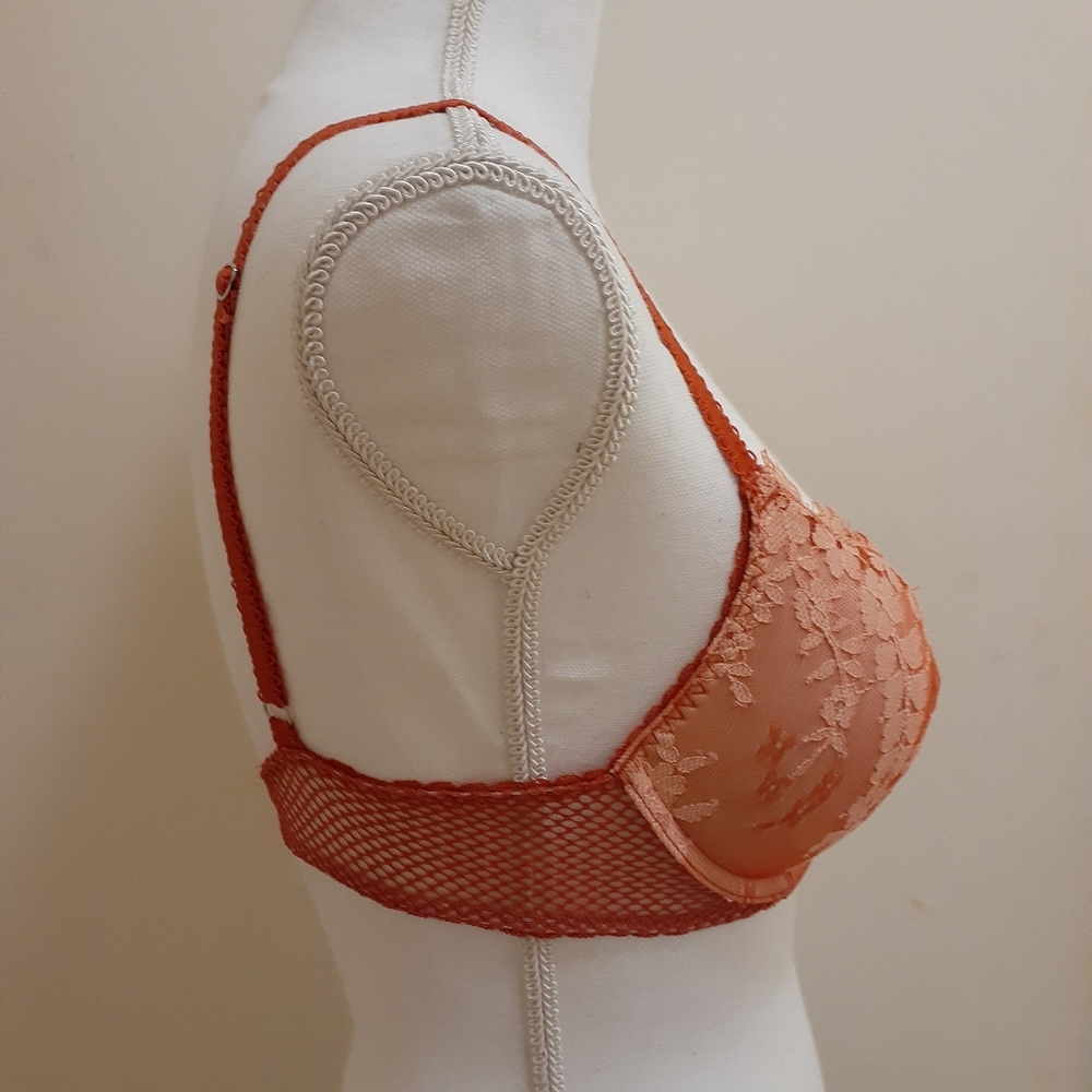 Victoria's Secret Push Up Bra 32D - Picture 4 of 6